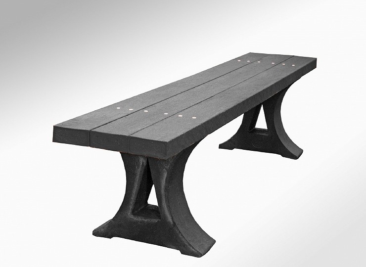 Product in the spotlight – 100% recycled benches and tables