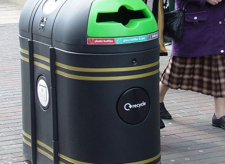 Can litter bins improve on-the-go recycling in the UK?