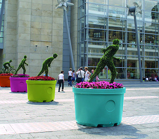 Prepare for summer planting with Amberol’s self-watering planters