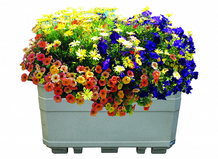 Creating blooming borders and boundaries with the flexible self-watering Parade Planter